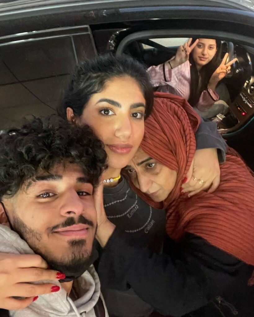 Walid Sharks with his mother and sisters