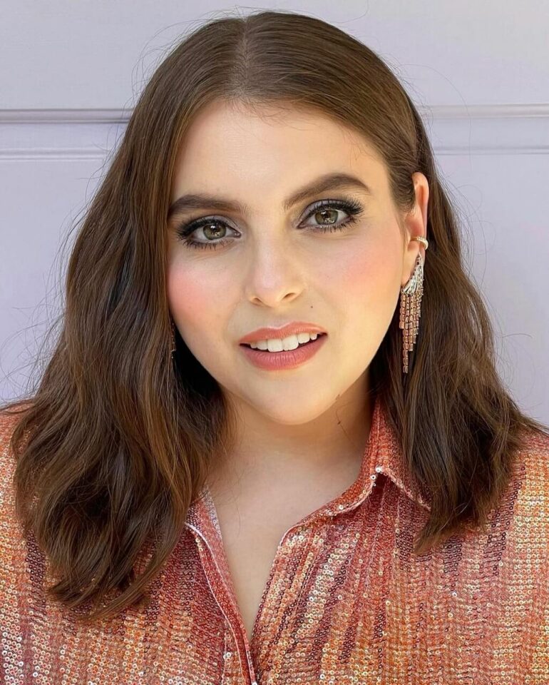 Beanie Feldstein Biography, Wiki, Age, Height, Net Worth, Partner