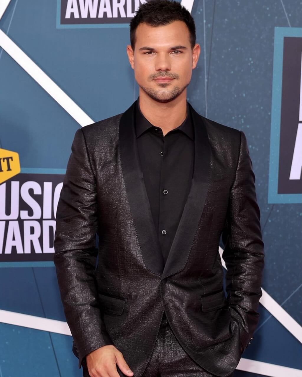Taylor Lautner Biography, Wiki, Age, Wife, Net Worth, Family