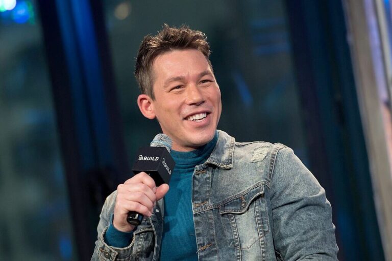 Does David Bromstad Have a Twin Brother?