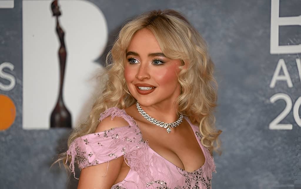Why does Sabrina Carpenter wear a wig
